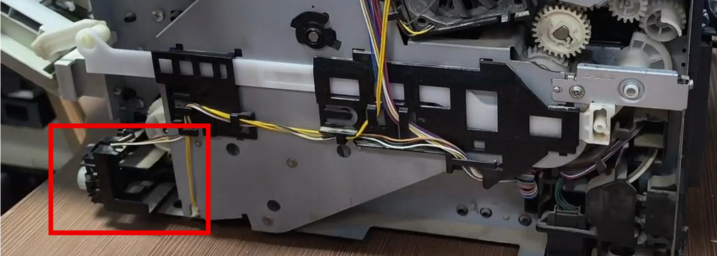 HP LaserJet 2055d Power button